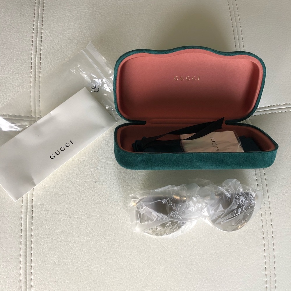 🎉SOLD🎉NEW Gold Gucci Aviator Sunglasses - Picture 7 of 8